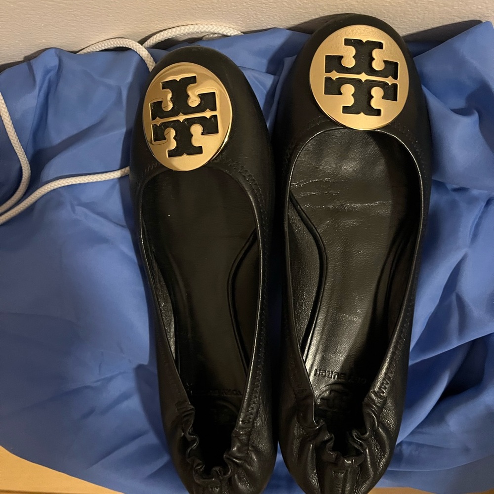 Tory Burch Black Flats with Gold Emblem - Picture 5 of 8